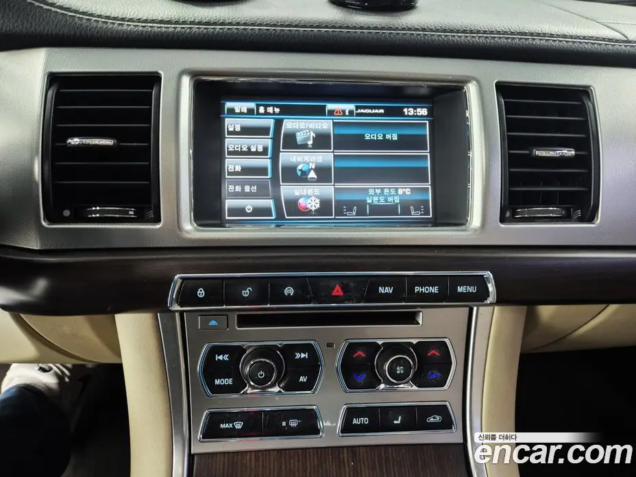 Jaguar XF 2015 2.2 автомат (гидро), фото 13