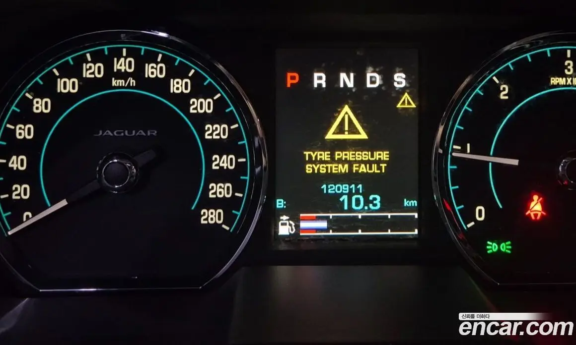 Jaguar XF 2015 2.2 автомат (гидро), фото 15