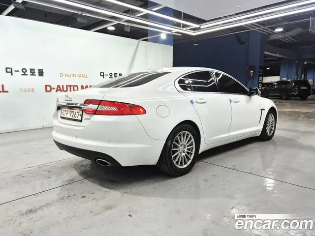 Jaguar XF 2015 2.2 автомат (гидро), миниатюра 3