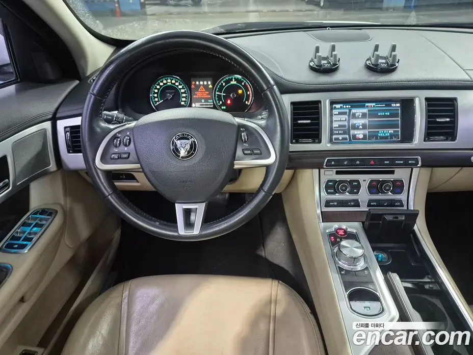 Jaguar XF 2015 2.2 автомат (гидро), фото 9