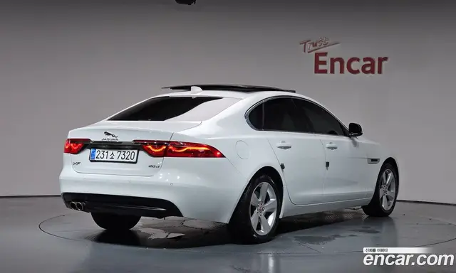 Jaguar XF 2016 2.0 автомат (гидро), миниатюра 2