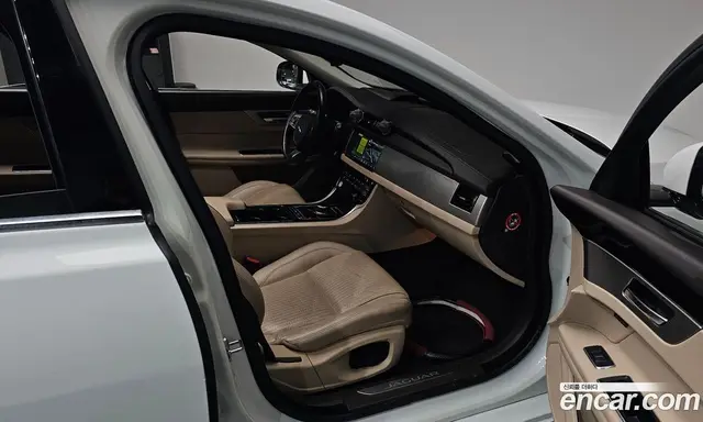 Jaguar XF 2016 2.0 автомат (гидро), миниатюра 11