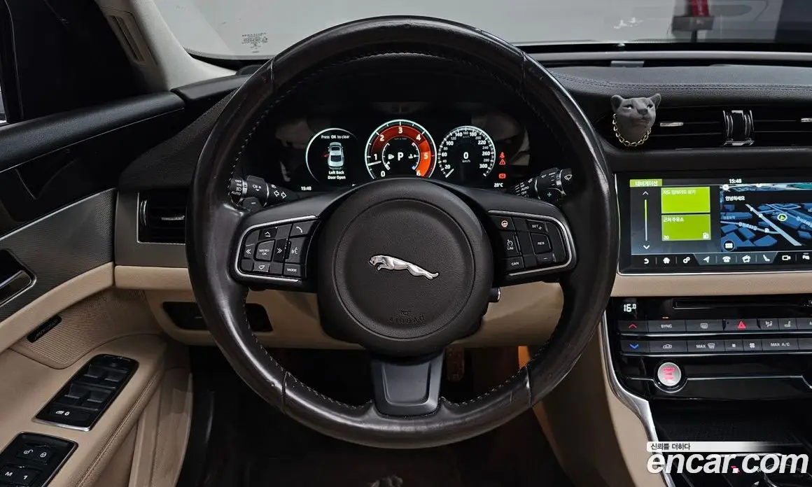 Jaguar XF 2016 2.0 автомат (гидро), фото 13