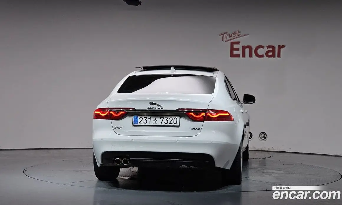 Jaguar XF 2016 2.0 автомат (гидро), фото 4
