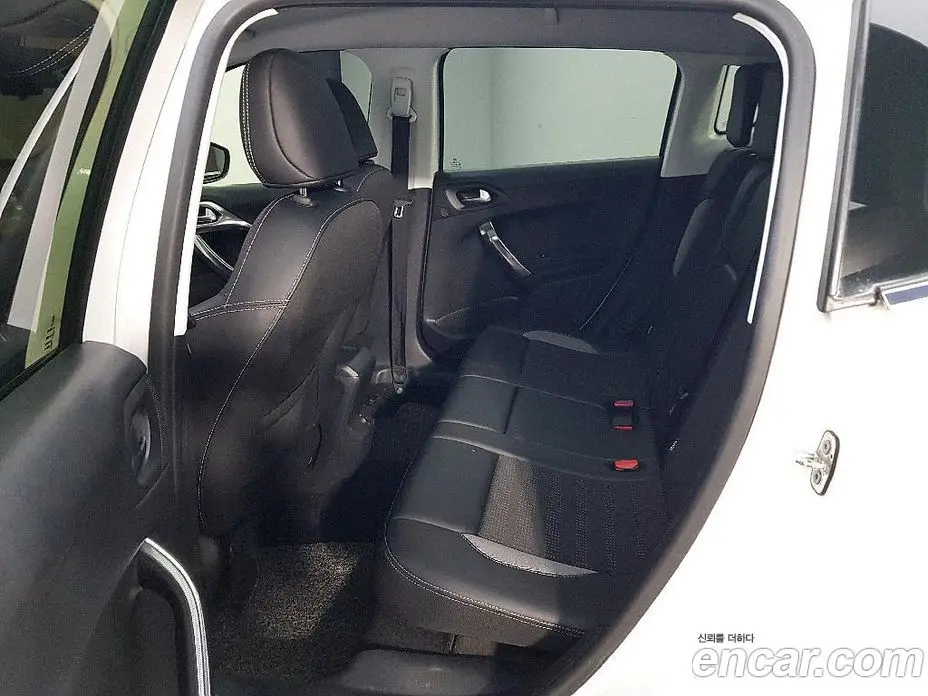 Peugeot 2008 2016 1.6 автомат (гидро), фото 9