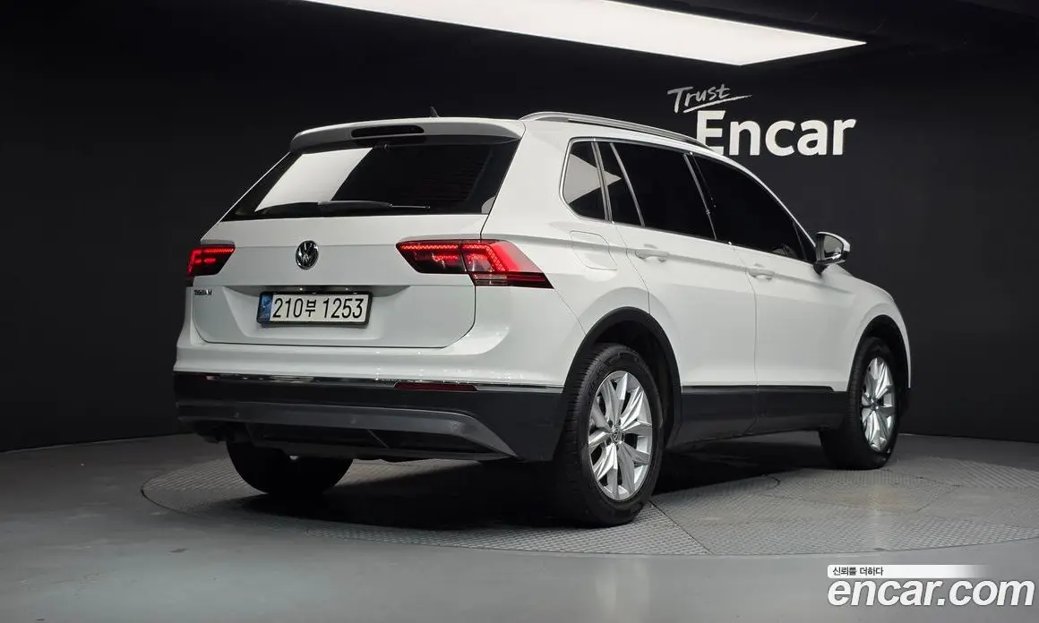 Volkswagen Tiguan 2018 2.0 автомат (гидро), фото 2 Volkswagen Tiguan 2018 2.0 автомат (гидро), фото 2