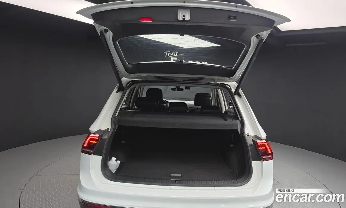 Volkswagen Tiguan 2018 2.0 автомат (гидро), фото 20 Volkswagen Tiguan 2018 2.0 автомат (гидро), фото 20