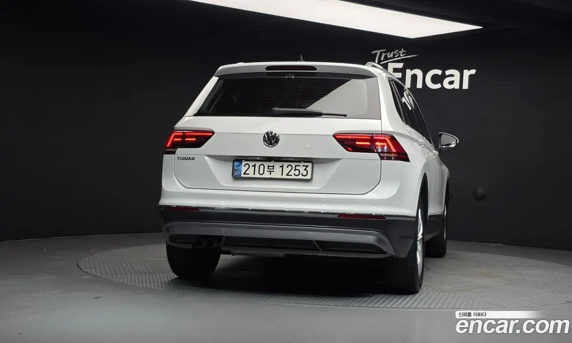 Volkswagen Tiguan 2018 2.0 автомат (гидро), фото 4 Volkswagen Tiguan 2018 2.0 автомат (гидро), фото 4