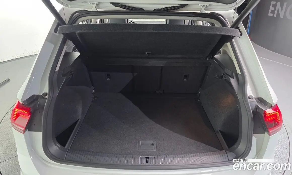 Volkswagen Tiguan 2018 2.0 автомат (гидро), фото 20 Volkswagen Tiguan 2018 2.0 автомат (гидро), фото 20