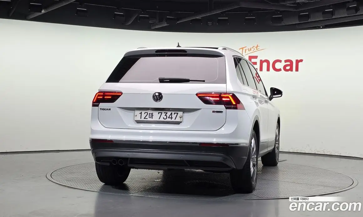 Volkswagen Tiguan 2018 2.0 автомат (гидро), фото 4 Volkswagen Tiguan 2018 2.0 автомат (гидро), фото 4