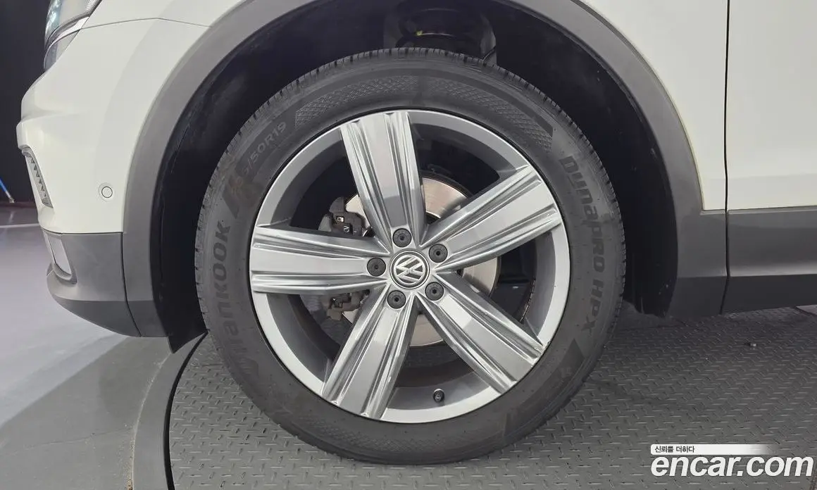 Volkswagen Tiguan 2018 2.0 автомат (гидро), фото 5 Volkswagen Tiguan 2018 2.0 автомат (гидро), фото 5