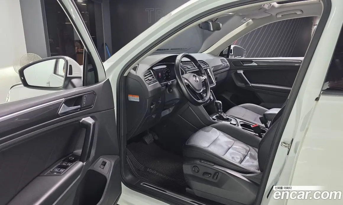 Volkswagen Tiguan 2018 2.0 автомат (гидро), фото 10 Volkswagen Tiguan 2018 2.0 автомат (гидро), фото 10