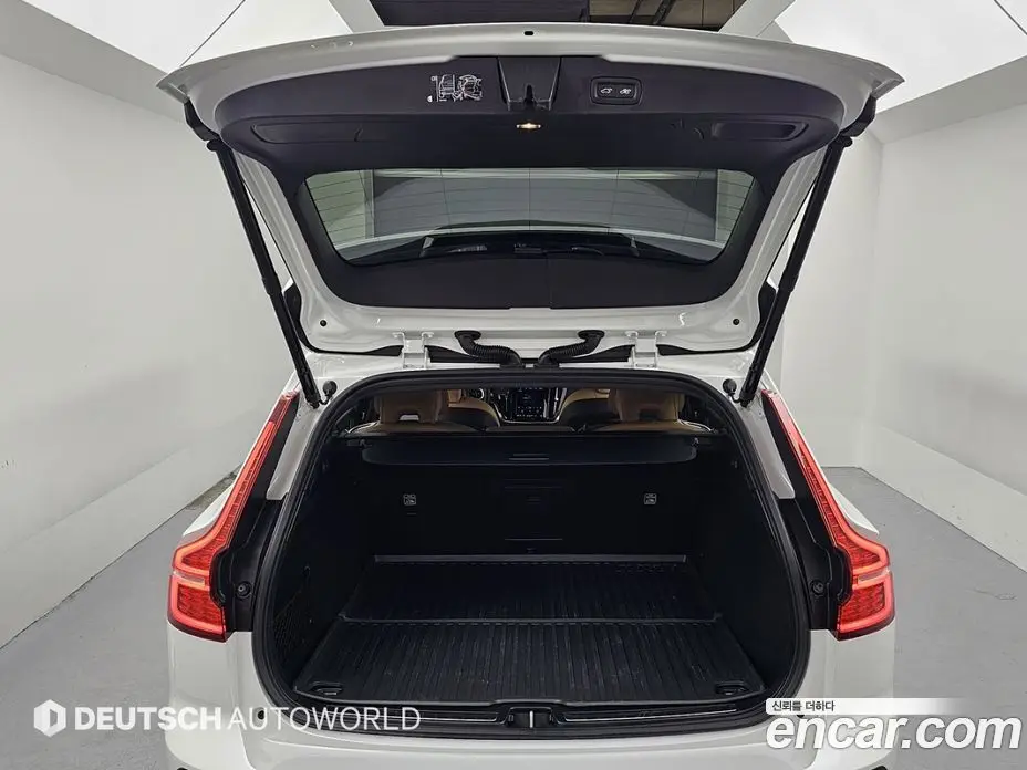 Volvo V60 2023 2.0 автомат (гидро), фото 19