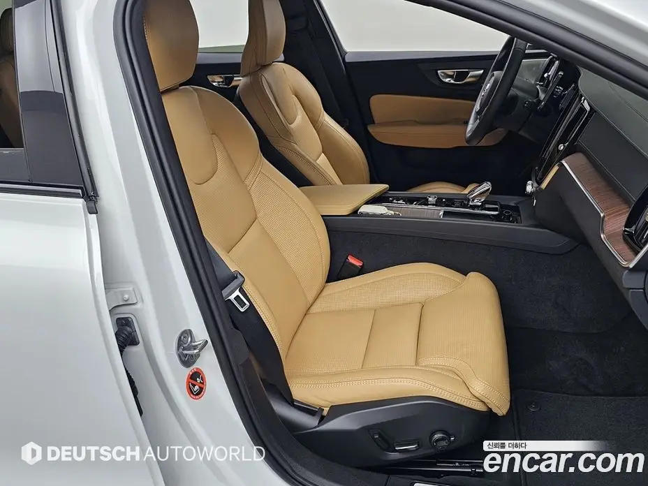 Volvo V60 2023 2.0 автомат (гидро), фото 10
