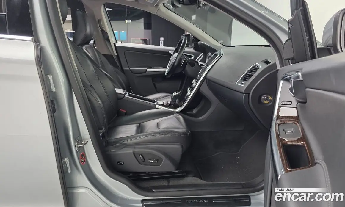 Volvo XC60 2017 2.0 автомат (гидро), фото 11 Volvo XC60 2017 2.0 автомат (гидро), фото 11