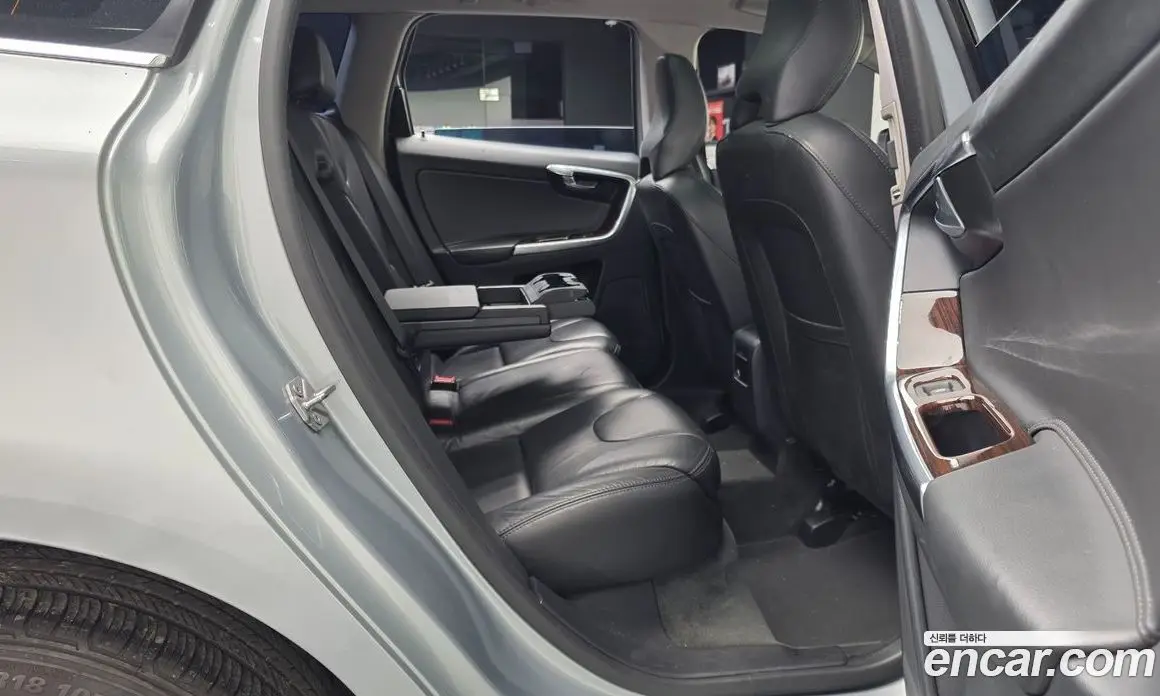Volvo XC60 2017 2.0 автомат (гидро), фото 12 Volvo XC60 2017 2.0 автомат (гидро), фото 12