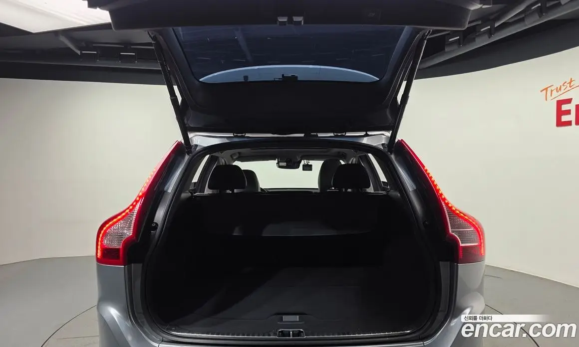 Volvo XC60 2017 2.0 автомат (гидро), фото 20 Volvo XC60 2017 2.0 автомат (гидро), фото 20