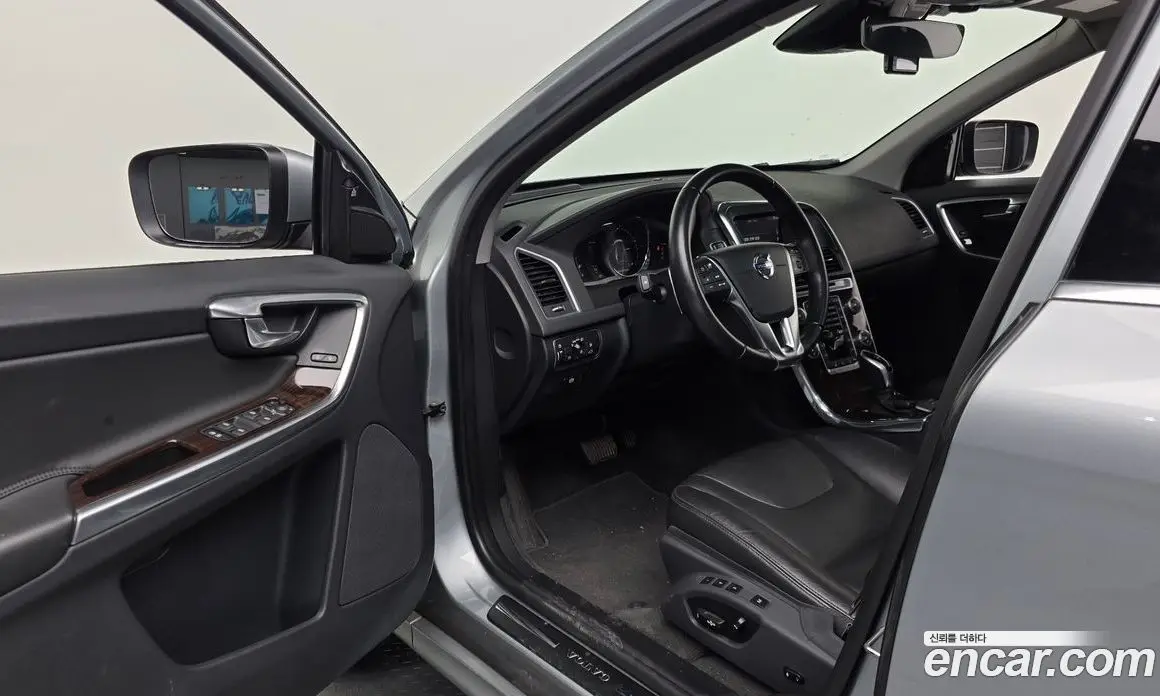 Volvo XC60 2017 2.0 автомат (гидро), фото 10 Volvo XC60 2017 2.0 автомат (гидро), фото 10