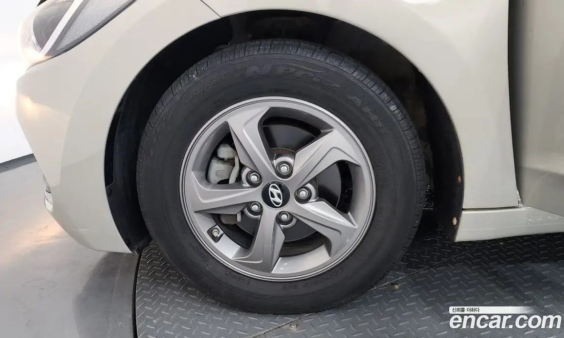 Hyundai Avante 2015 1.6 автомат (гидро), фото 5