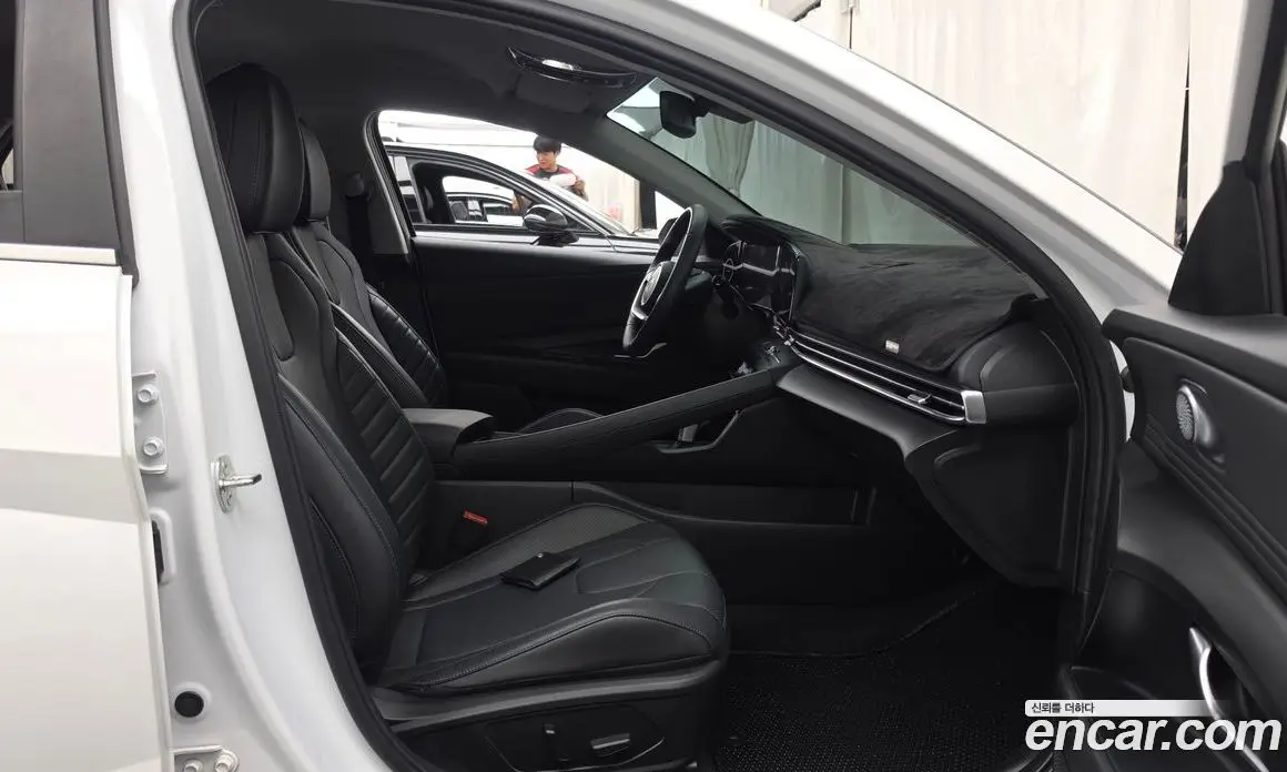 Hyundai Avante 2023 1.6 автомат (гидро), фото 11