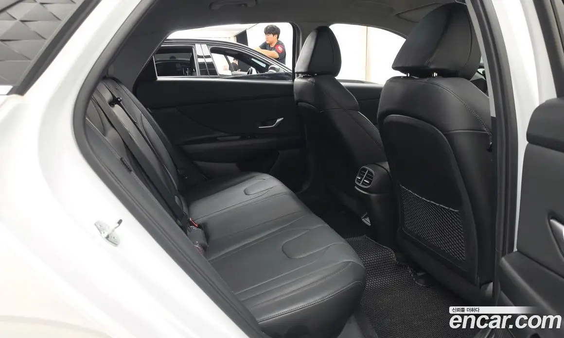 Hyundai Avante 2023 1.6 автомат (гидро), фото 12