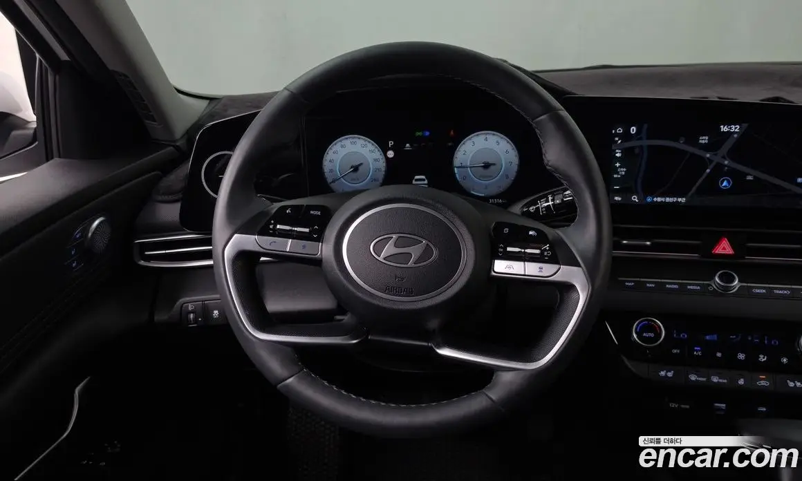 Hyundai Avante 2023 1.6 автомат (гидро), фото 13