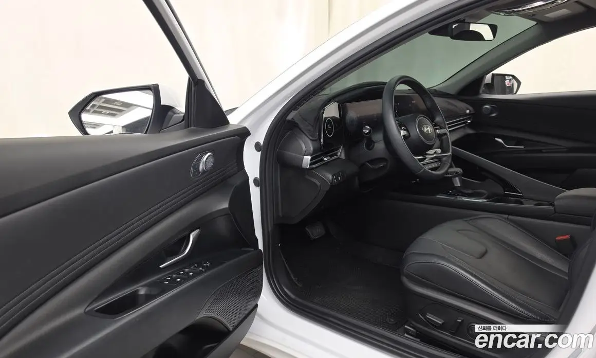 Hyundai Avante 2023 1.6 автомат (гидро), фото 10