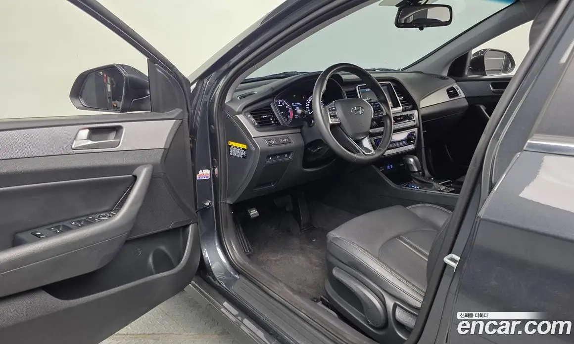Hyundai Sonata 2018 2.0 автомат (гидро), фото 10 Hyundai Sonata 2018 2.0 автомат (гидро), фото 10