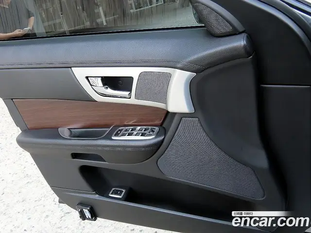 Jaguar XF 2013 2.0 автомат (гидро), миниатюра 12
