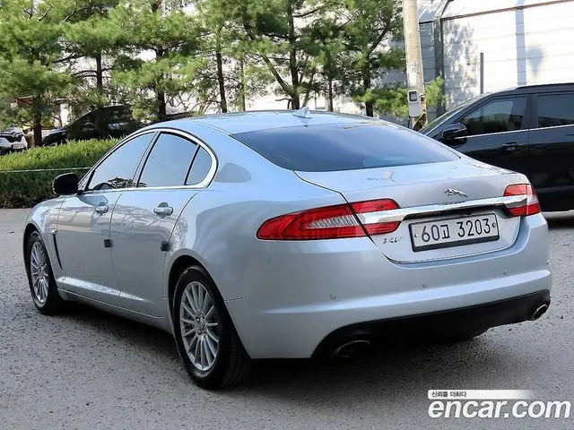 Jaguar XF 2013 2.0 автомат (гидро), миниатюра 3
