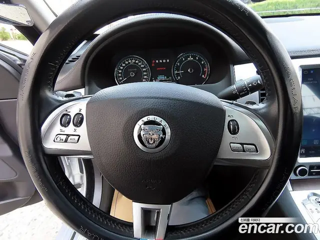 Jaguar XF 2013 2.0 автомат (гидро), миниатюра 8