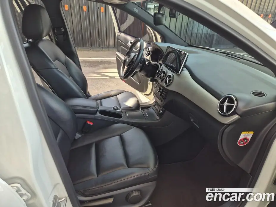 Mercedes-Benz B-Class 2012 1.8 автомат (гидро), фото 17 Mercedes-Benz B-Class 2012 1.8 автомат (гидро), фото 17