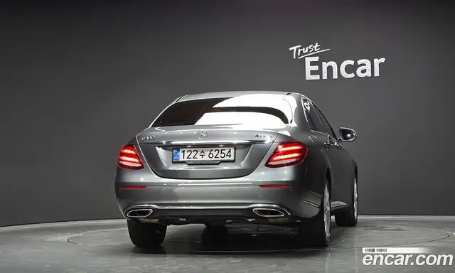 Mercedes-Benz E-Class 2017 2.0 автомат (гидро), миниатюра 4 Mercedes-Benz E-Class 2017 2.0 автомат (гидро), миниатюра 4