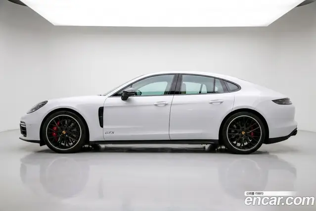 Porsche Panamera, 2022, 36 500 км