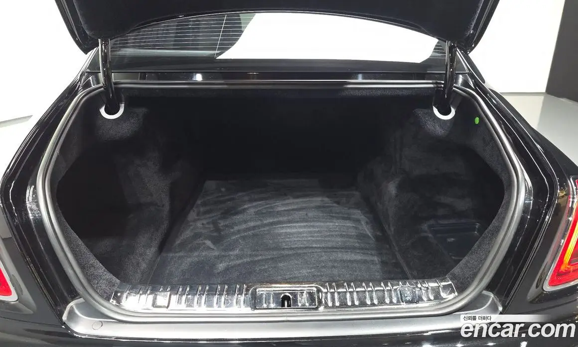 Rolls-Royce Ghost 2017 6.6 автомат (гидро), фото 20 Rolls-Royce Ghost 2017 6.6 автомат (гидро), фото 20