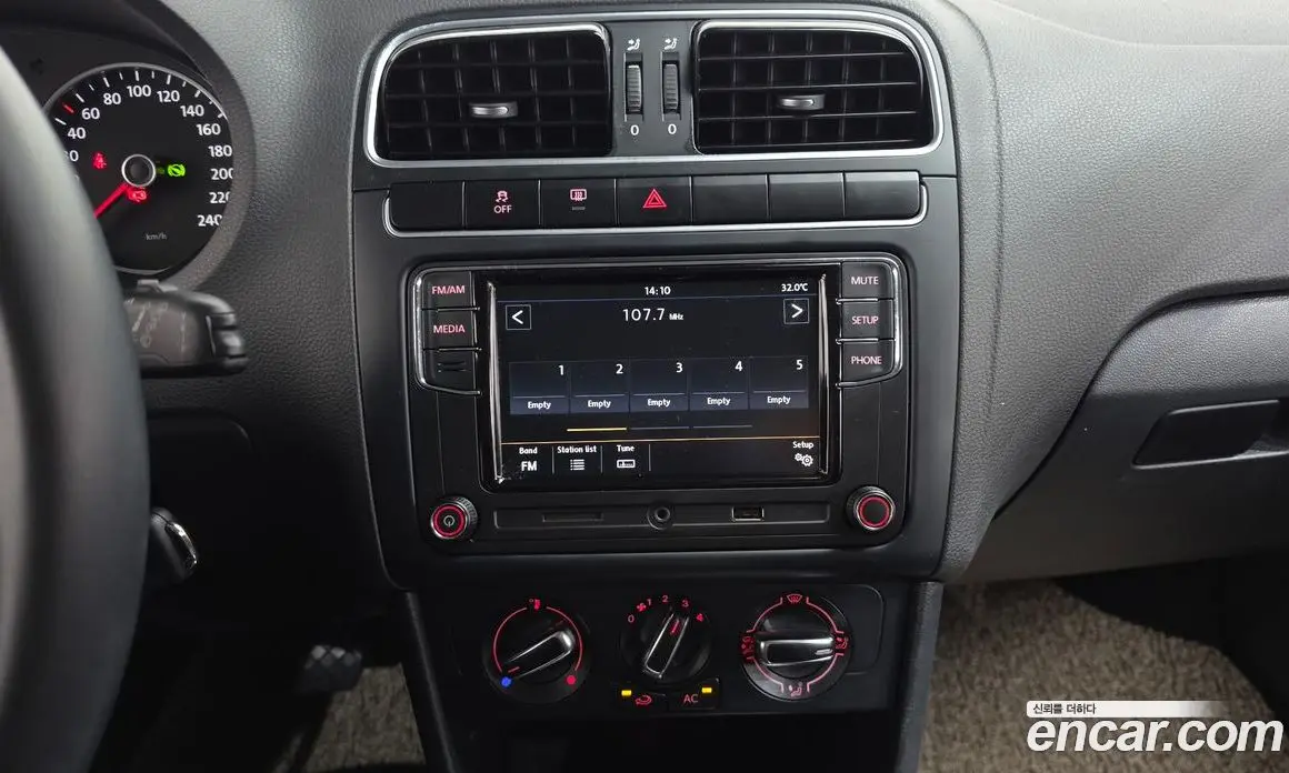 Volkswagen Polo 2013 1.6 автомат (гидро), фото 15