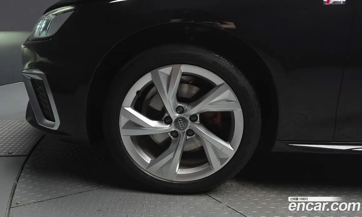 Audi A4 2020 2.0 автомат (гидро), фото 5