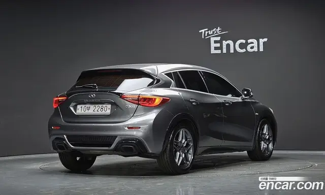 Infiniti Q30 2017 2.0 автомат (гидро), миниатюра 2