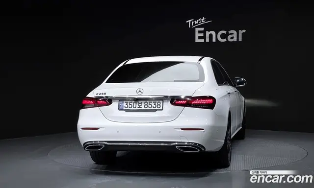 Mercedes-Benz E-Class 2021 2.0 автомат (гидро), миниатюра 4 Mercedes-Benz E-Class 2021 2.0 автомат (гидро), миниатюра 4