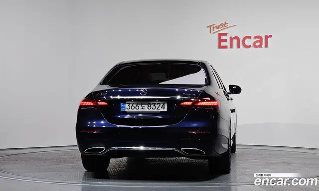 Mercedes-Benz E-Class 2022 2.0 автомат (гидро), миниатюра 3