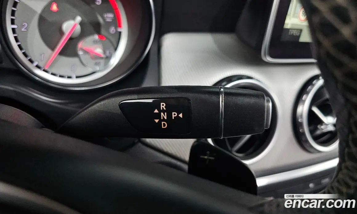 Mercedes-Benz GLA-Class 2016 2.1 автомат (гидро), фото 9 Mercedes-Benz GLA-Class 2016 2.1 автомат (гидро), фото 9