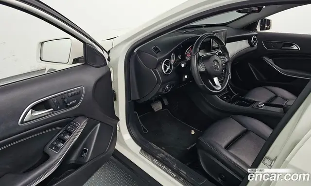 Mercedes-Benz GLA-Class 2016 2.1 автомат (гидро), миниатюра 10 Mercedes-Benz GLA-Class 2016 2.1 автомат (гидро), миниатюра 10