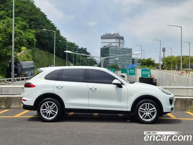 Porsche Cayenne 2016 3.0 автомат (гидро), миниатюра 3