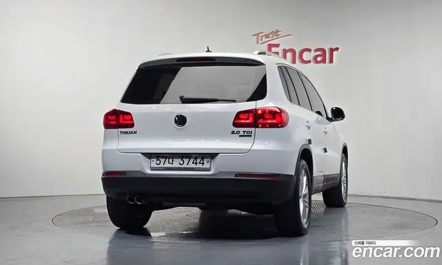 Volkswagen Tiguan 2013 2.0 автомат (гидро), миниатюра 4