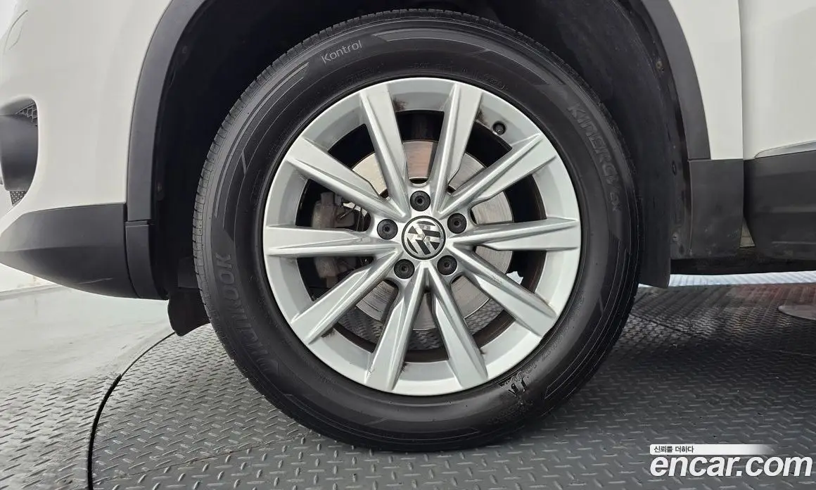 Volkswagen Tiguan 2013 2.0 автомат (гидро), фото 5