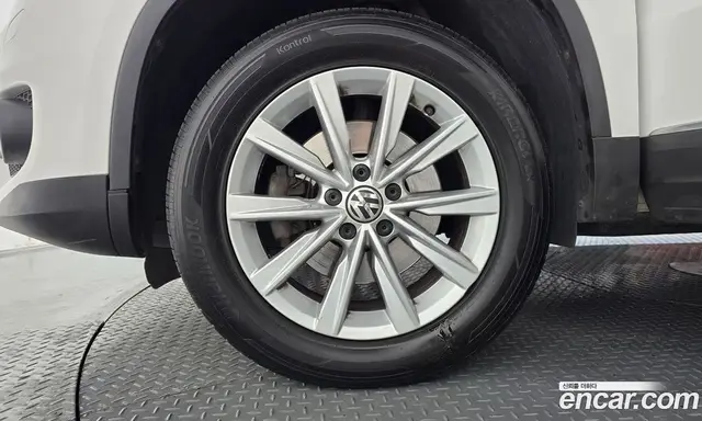 Volkswagen Tiguan 2013 2.0 автомат (гидро), миниатюра 5