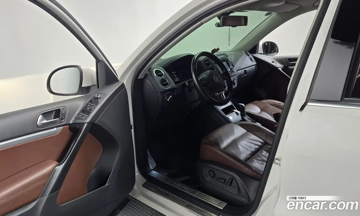 Volkswagen Tiguan 2013 2.0 автомат (гидро), фото 10