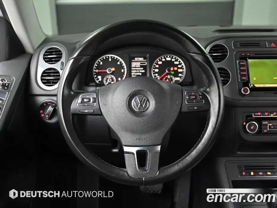 Volkswagen Tiguan 2015 2.0 автомат (гидро), фото 13