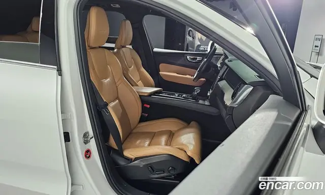 Volvo XC60 2018 2.0 автомат (гидро), миниатюра 9 Volvo XC60 2018 2.0 автомат (гидро), миниатюра 9