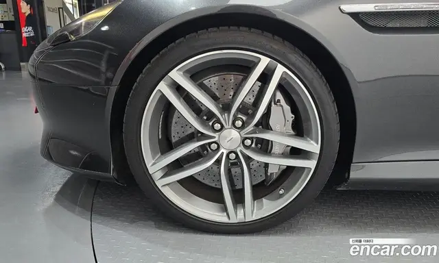 Aston Martin DB9 2015 5.9 автомат (гидро), миниатюра 5 Aston Martin DB9 2015 5.9 автомат (гидро), миниатюра 5